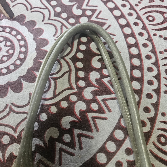 Tignanello Leather Metallic Silver Handbag And Wallet Set - Picture 10 of 16